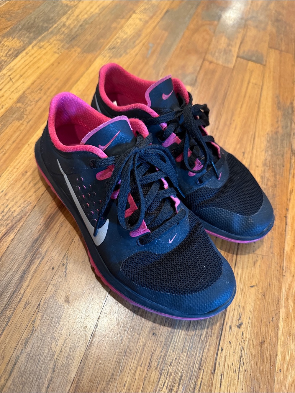 Nike Black & Pink Women's Sneakers